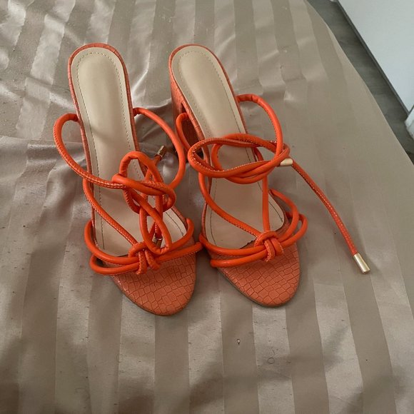 Croc Embossed Knot Decor Strappy Sandals - Picture 2 of 3